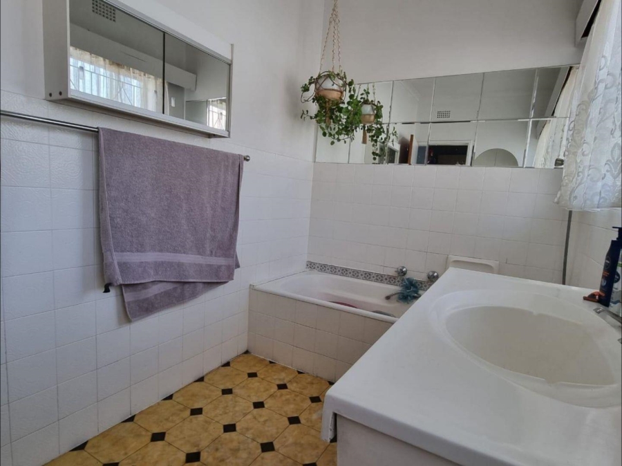 5 Bedroom Property for Sale in Brackenhurst Gauteng