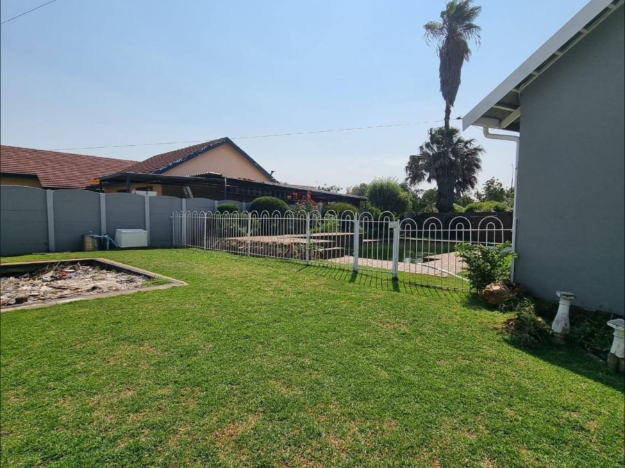 5 Bedroom Property for Sale in Brackenhurst Gauteng