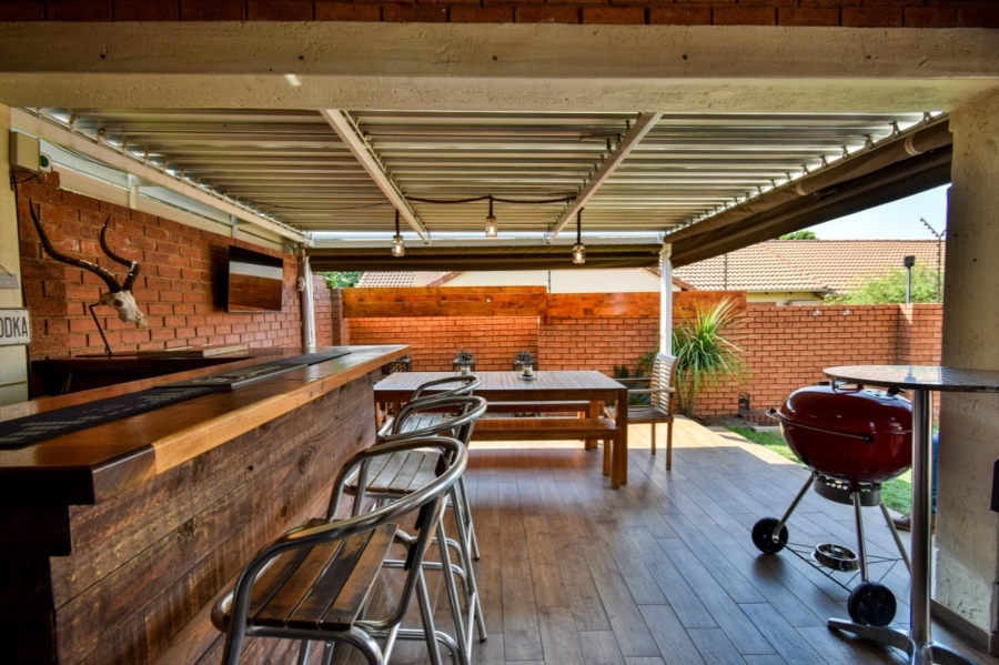 2 Bedroom Property for Sale in Equestria Gauteng