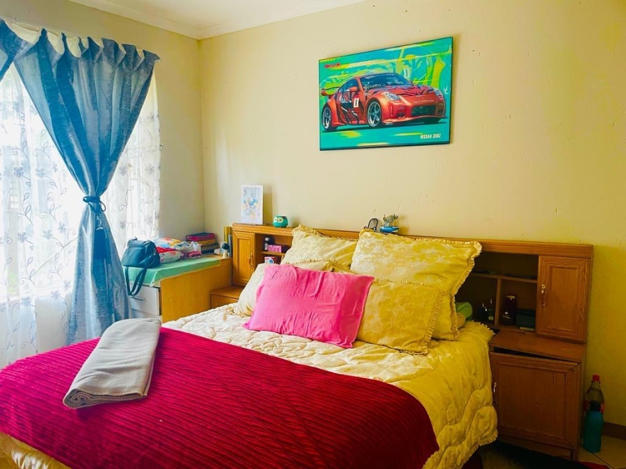 3 Bedroom Property for Sale in Dunnottar Gauteng