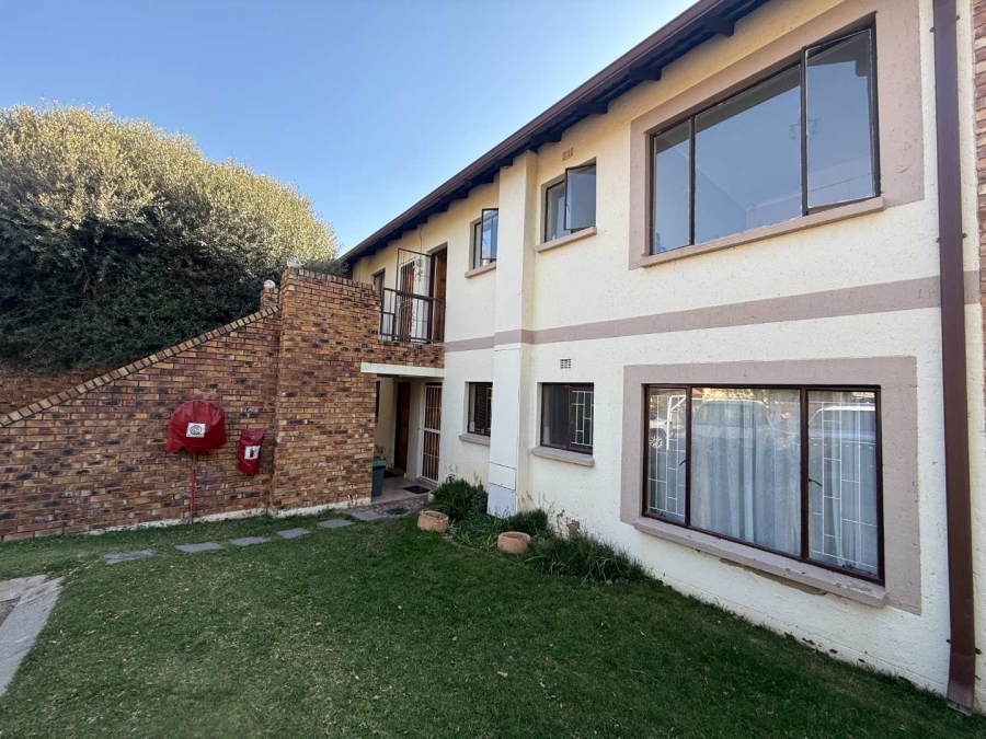 2 Bedroom Property for Sale in Wilgeheuwel Gauteng