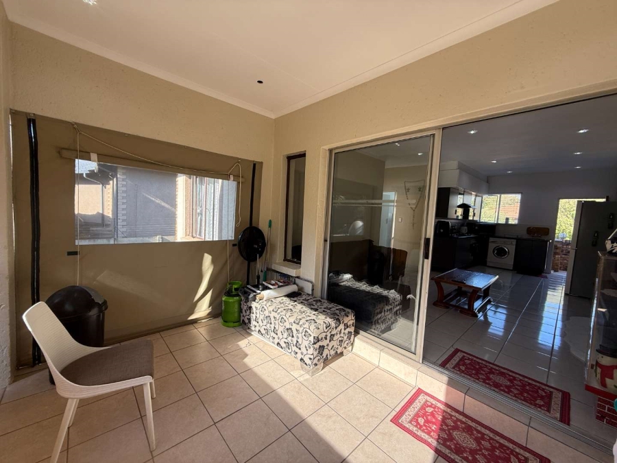 2 Bedroom Property for Sale in Wilgeheuwel Gauteng