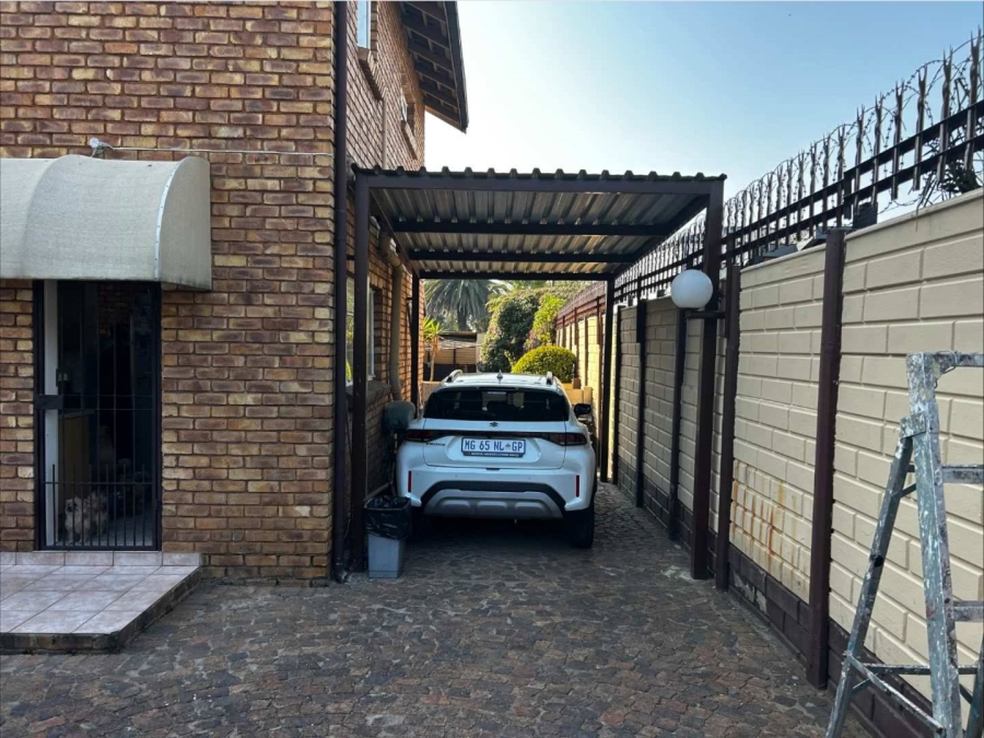 4 Bedroom Property for Sale in Brackenhurst Gauteng