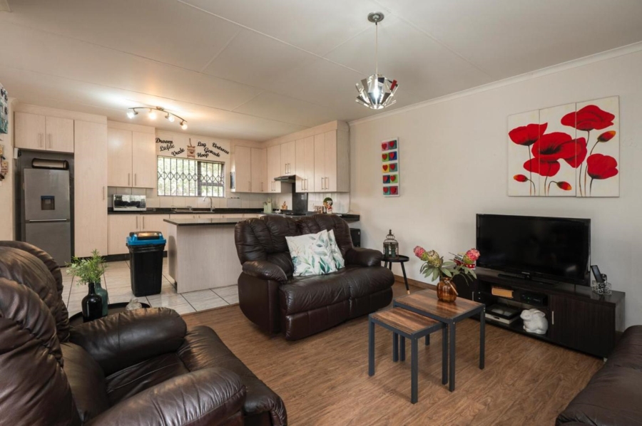 5 Bedroom Property for Sale in Brackenhurst Gauteng