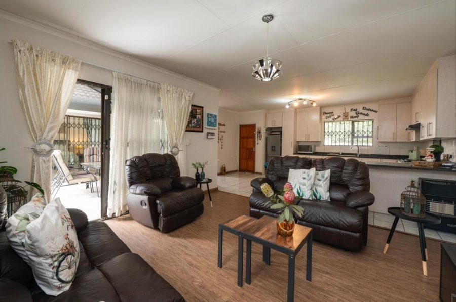 5 Bedroom Property for Sale in Brackenhurst Gauteng