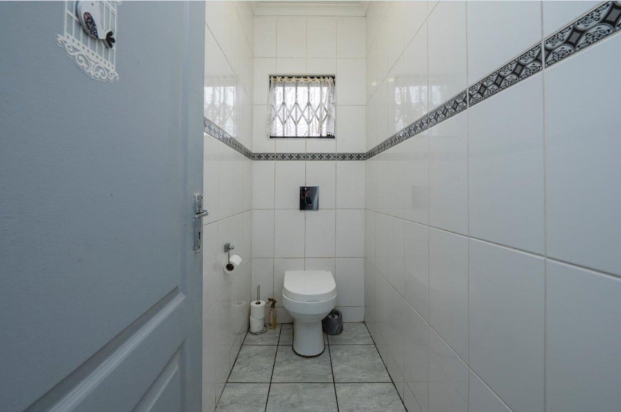 5 Bedroom Property for Sale in Brackenhurst Gauteng