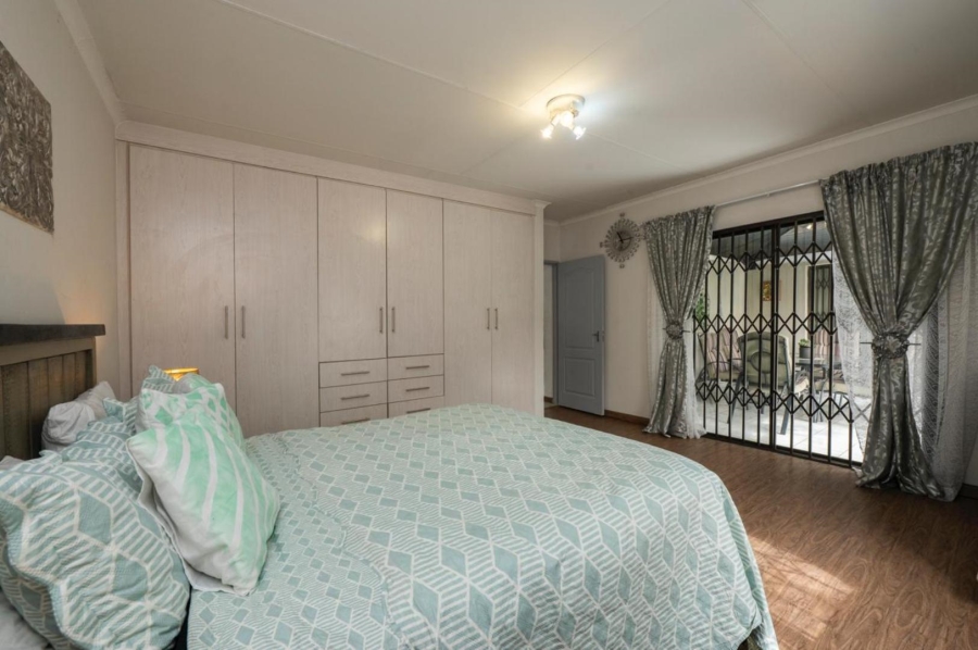 5 Bedroom Property for Sale in Brackenhurst Gauteng