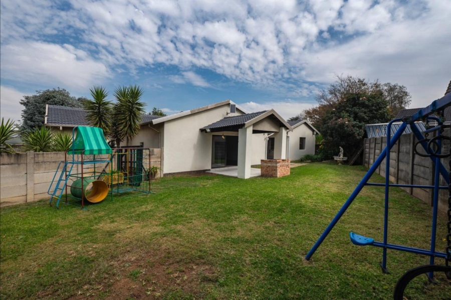 5 Bedroom Property for Sale in Brackenhurst Gauteng