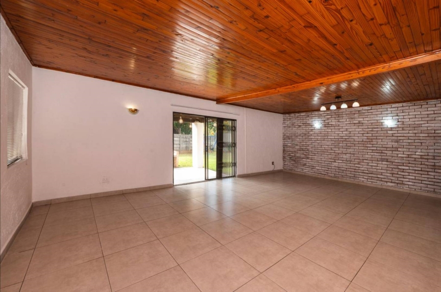 5 Bedroom Property for Sale in Brackenhurst Gauteng