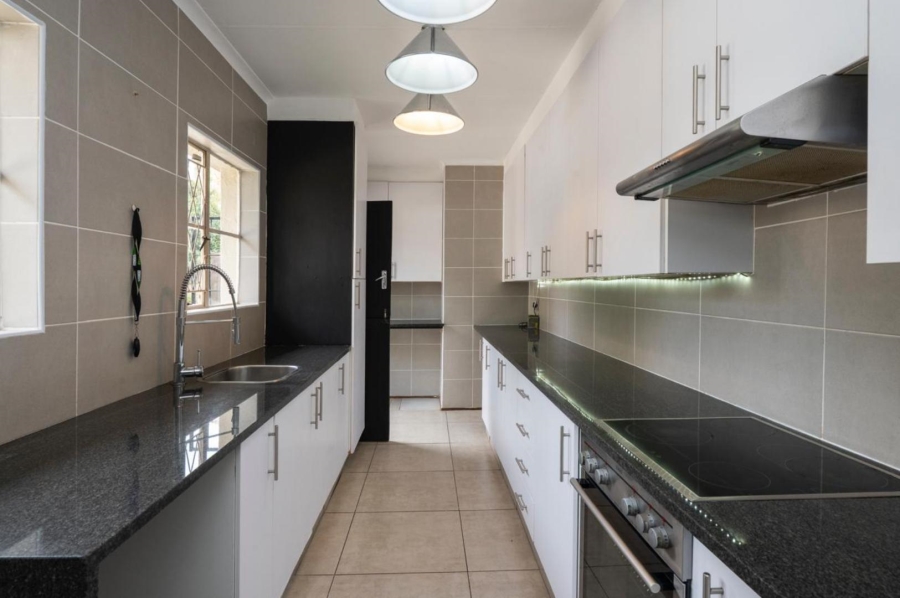 5 Bedroom Property for Sale in Brackenhurst Gauteng