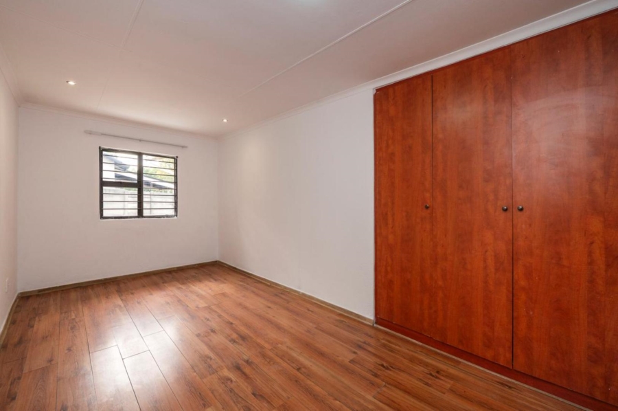 5 Bedroom Property for Sale in Brackenhurst Gauteng