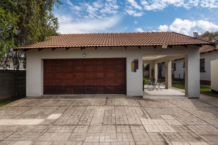 5 Bedroom Property for Sale in Brackenhurst Gauteng