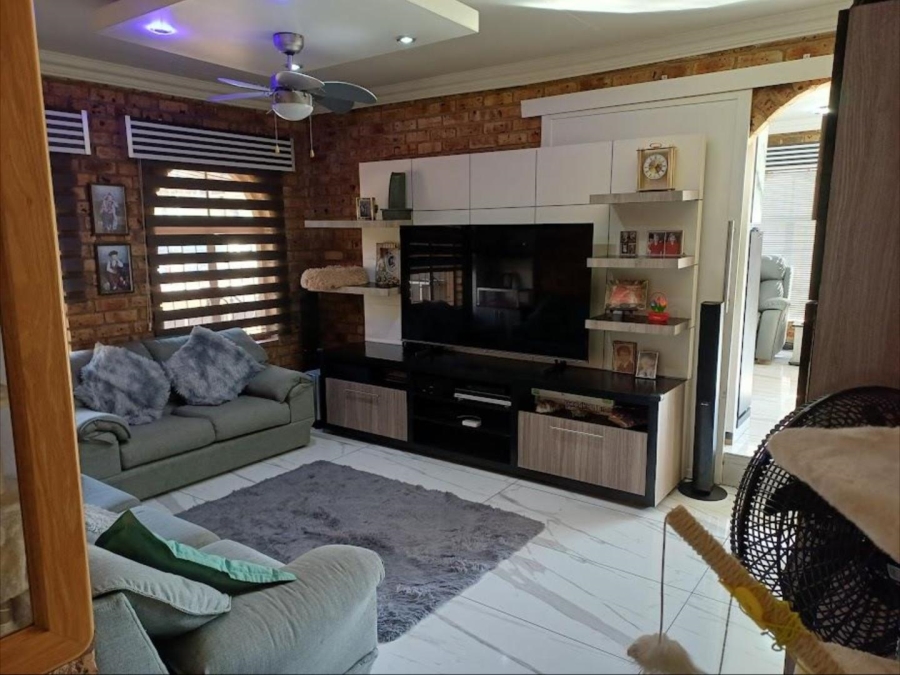 4 Bedroom Property for Sale in Brackenhurst Gauteng