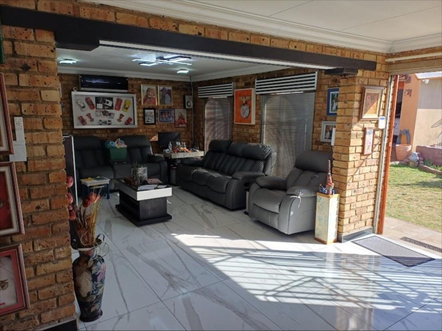 4 Bedroom Property for Sale in Brackenhurst Gauteng
