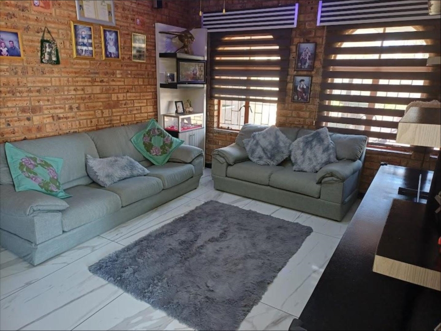 4 Bedroom Property for Sale in Brackenhurst Gauteng