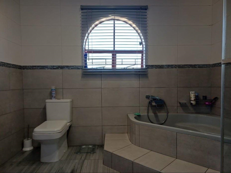 4 Bedroom Property for Sale in Brackenhurst Gauteng