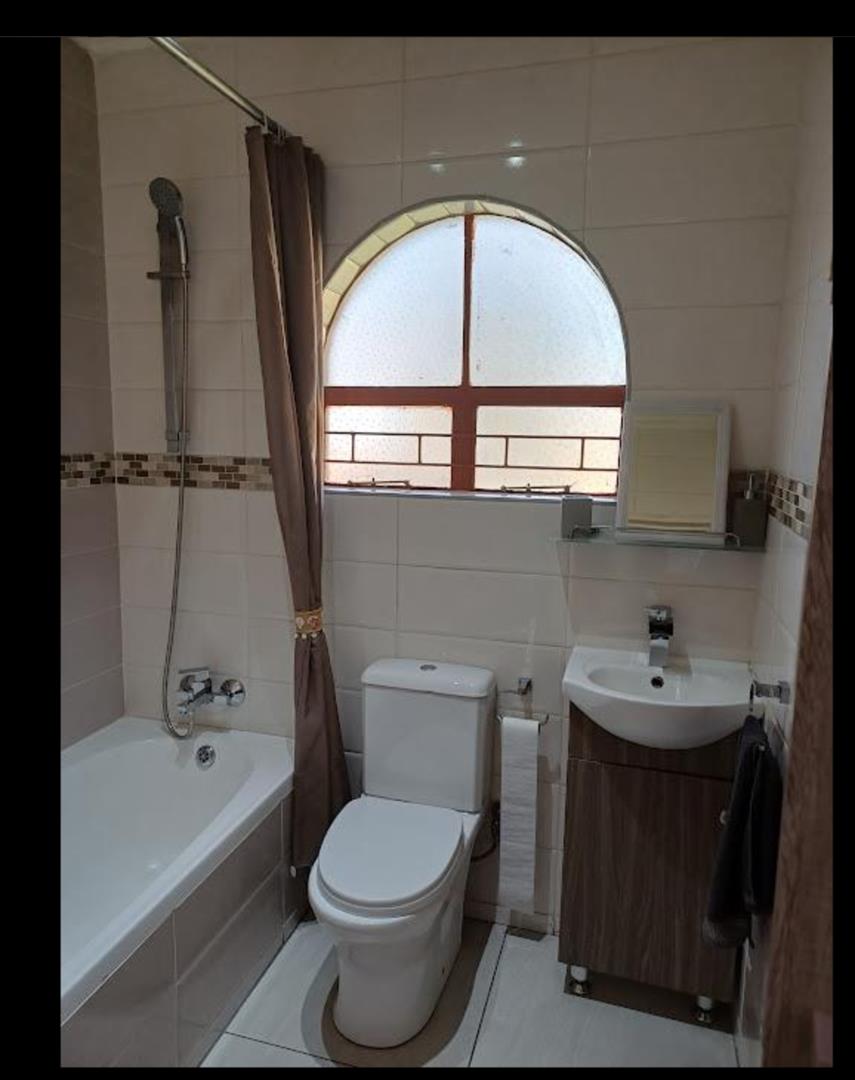 4 Bedroom Property for Sale in Brackenhurst Gauteng