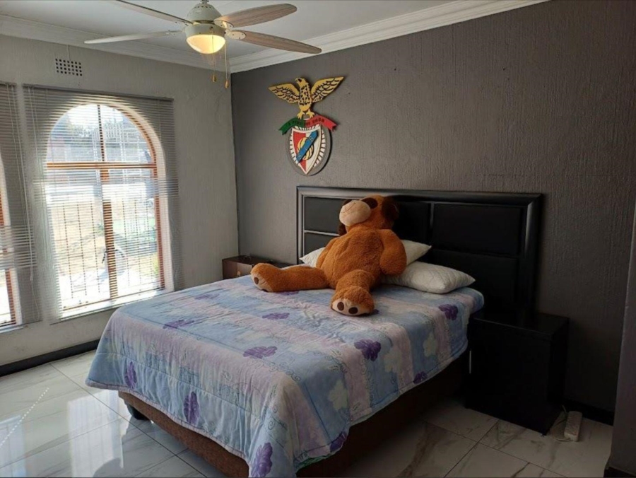 4 Bedroom Property for Sale in Brackenhurst Gauteng