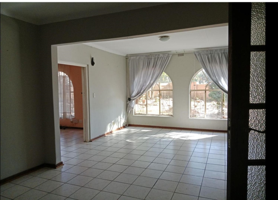 6 Bedroom Property for Sale in Brackenhurst Gauteng