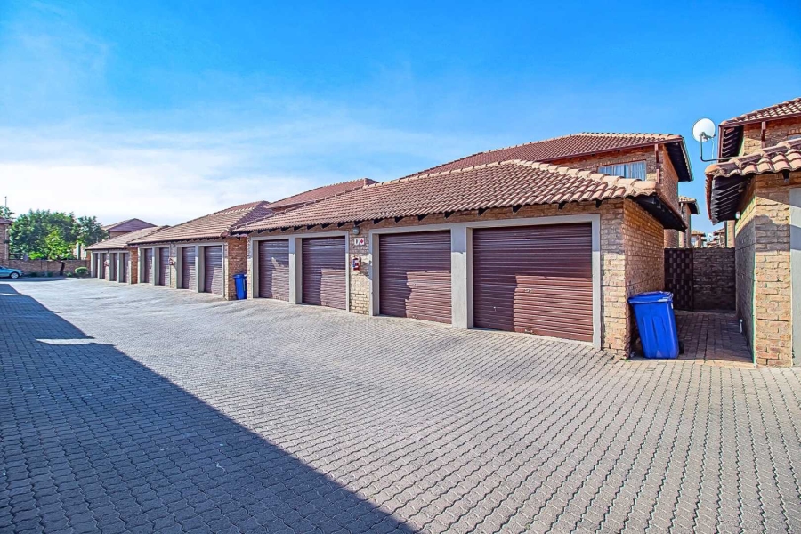 2 Bedroom Property for Sale in Annlin Gauteng