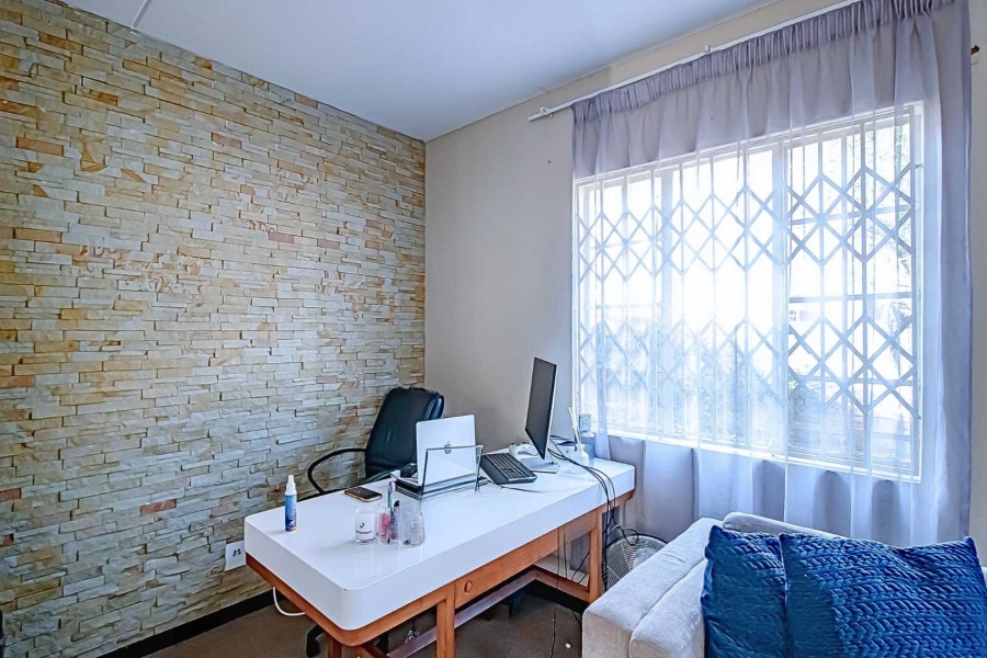 2 Bedroom Property for Sale in Annlin Gauteng