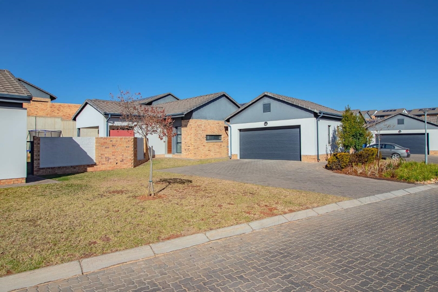 3 Bedroom Property for Sale in Rooihuiskraal North Gauteng