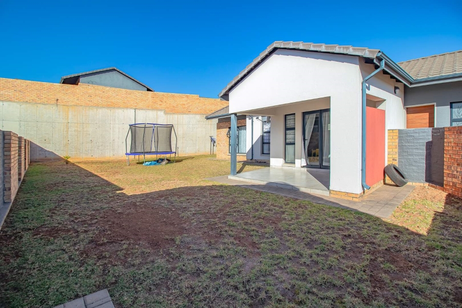3 Bedroom Property for Sale in Rooihuiskraal North Gauteng