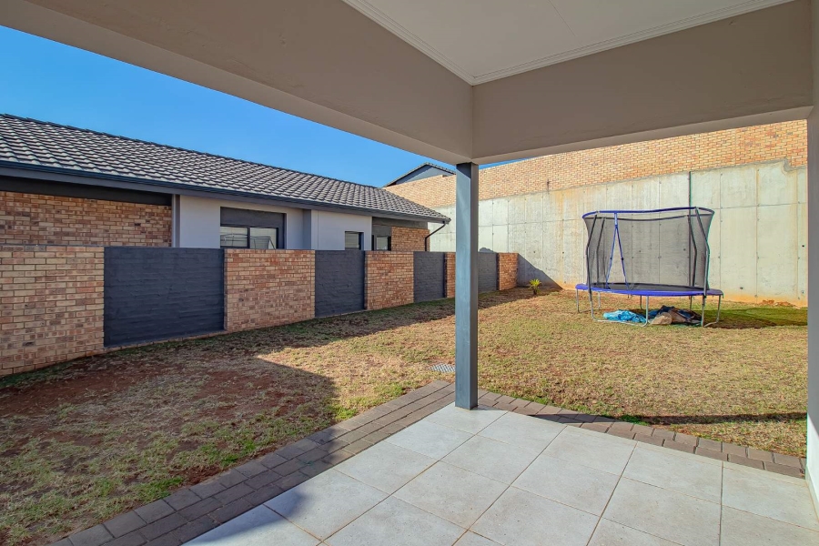 3 Bedroom Property for Sale in Rooihuiskraal North Gauteng