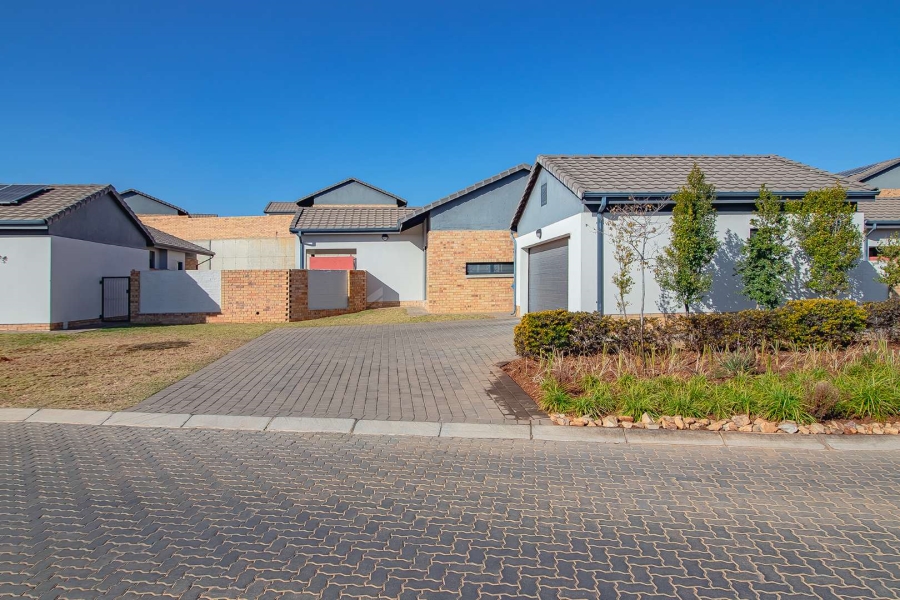 3 Bedroom Property for Sale in Rooihuiskraal North Gauteng