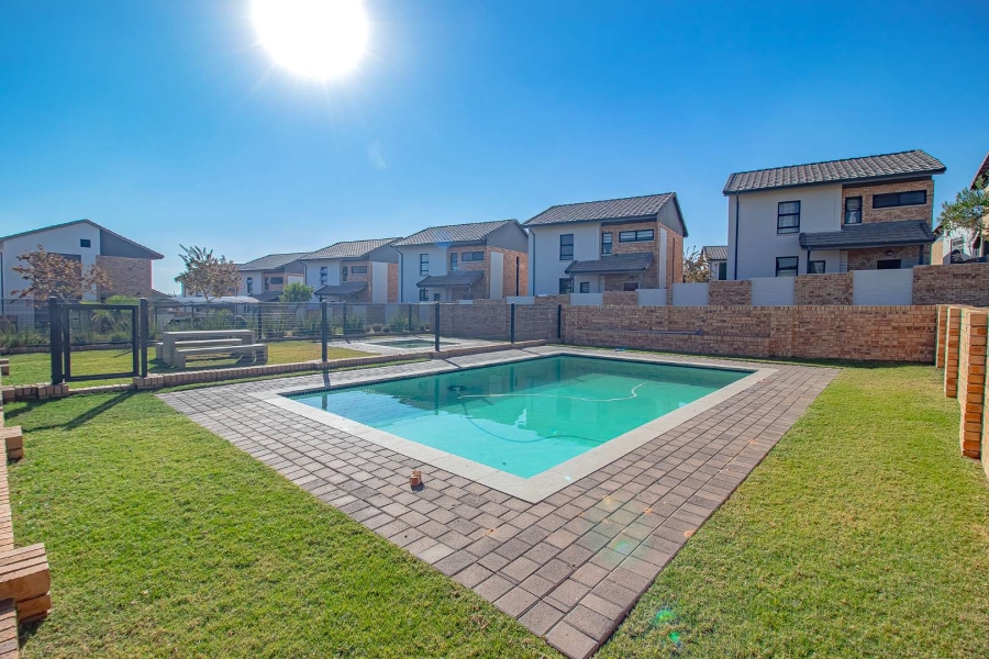 3 Bedroom Property for Sale in Rooihuiskraal North Gauteng