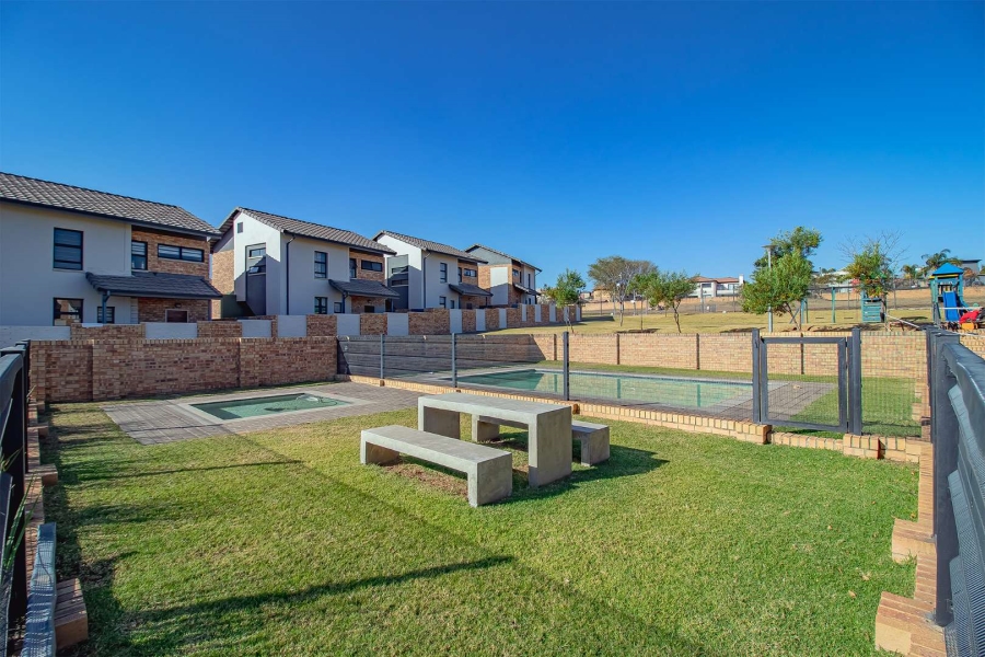 3 Bedroom Property for Sale in Rooihuiskraal North Gauteng