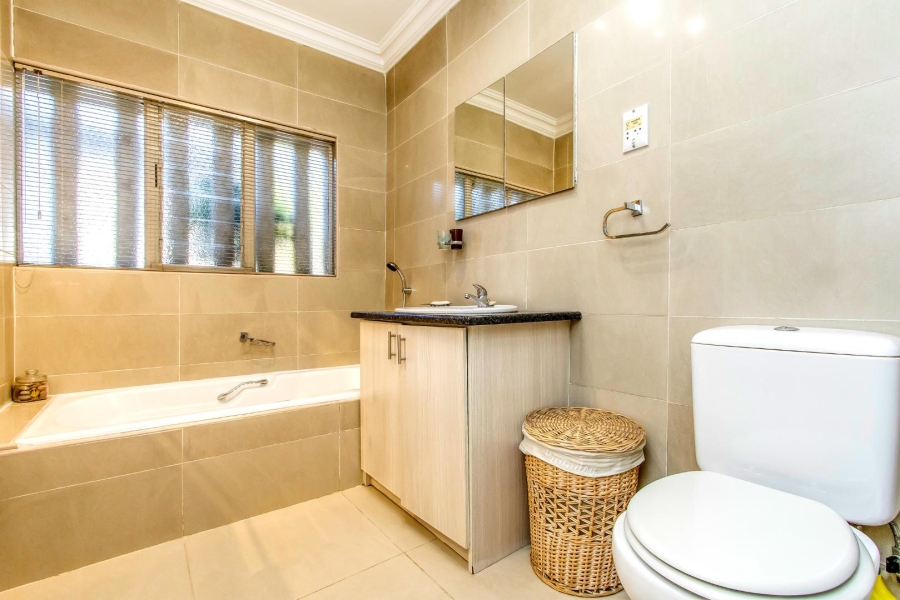 6 Bedroom Property for Sale in Robindale Gauteng