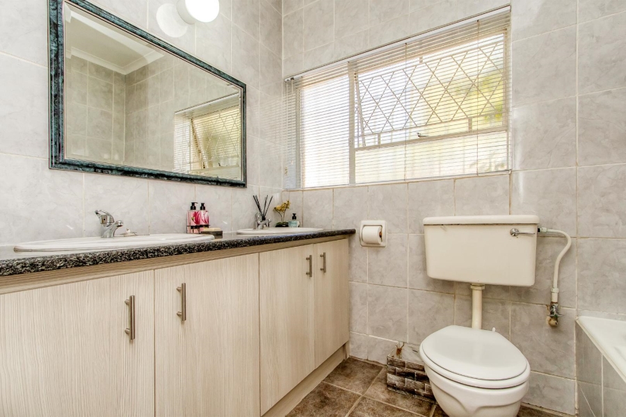 6 Bedroom Property for Sale in Robindale Gauteng