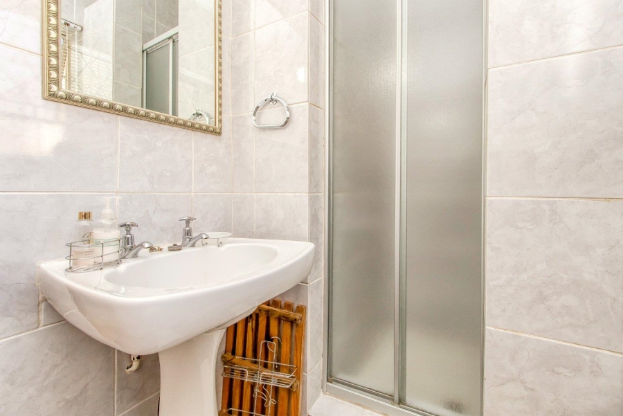 6 Bedroom Property for Sale in Robindale Gauteng