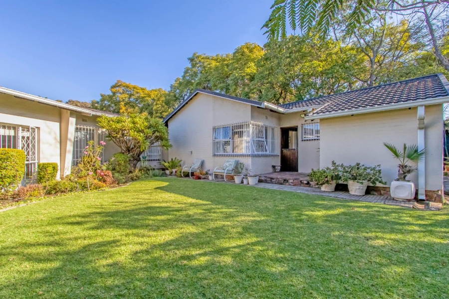 6 Bedroom Property for Sale in Robindale Gauteng