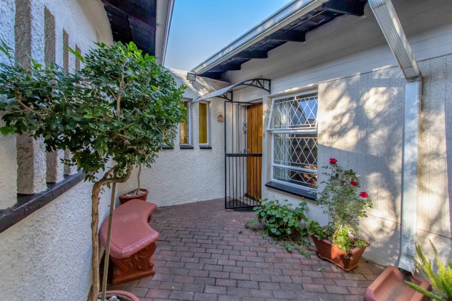 6 Bedroom Property for Sale in Robindale Gauteng