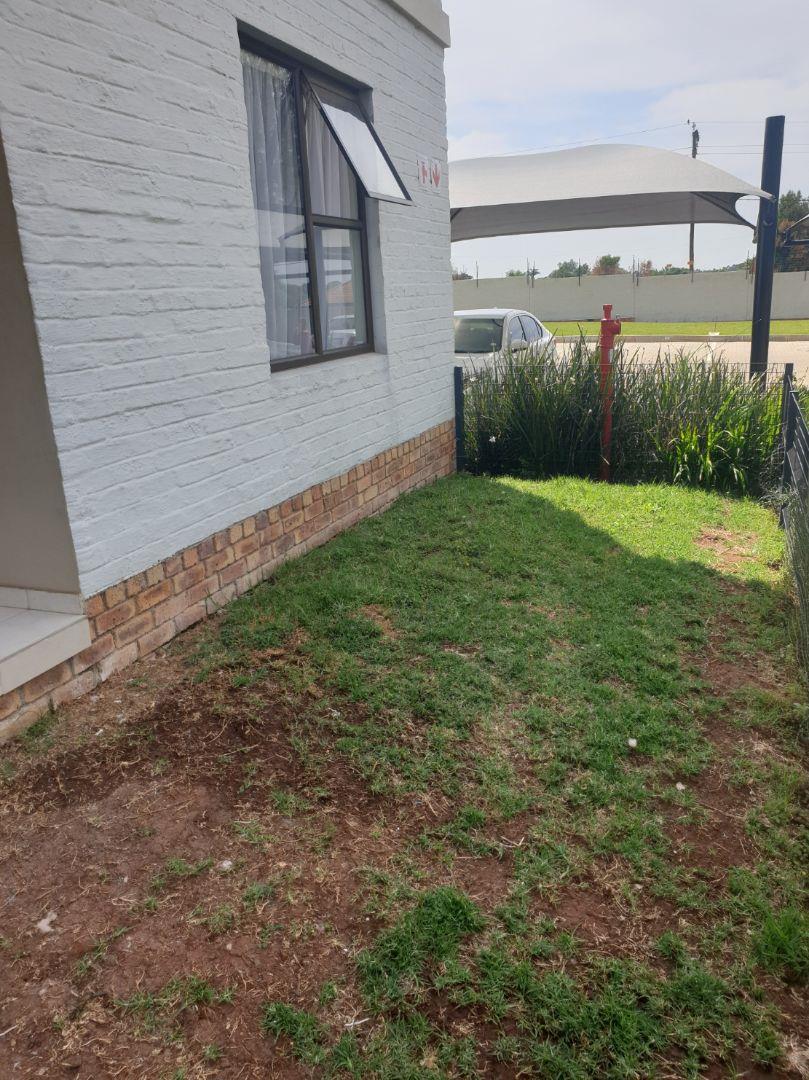 2 Bedroom Property for Sale in Norton Park Gauteng