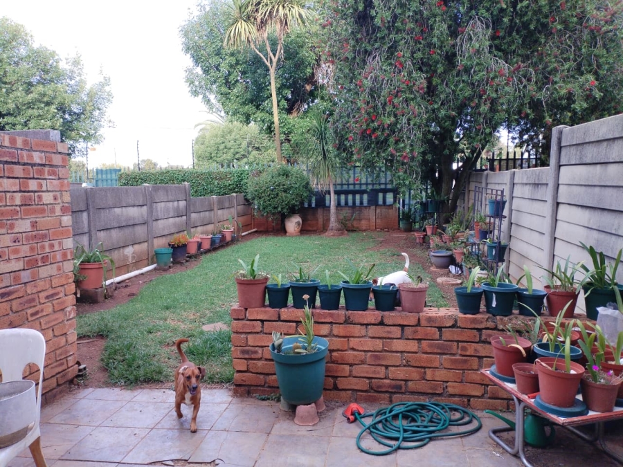 2 Bedroom Property for Sale in Rhodesfield Gauteng