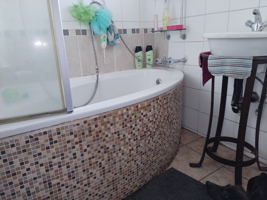 2 Bedroom Property for Sale in Rhodesfield Gauteng