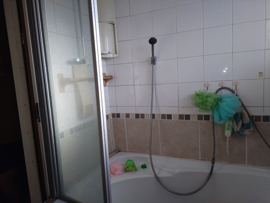 2 Bedroom Property for Sale in Rhodesfield Gauteng