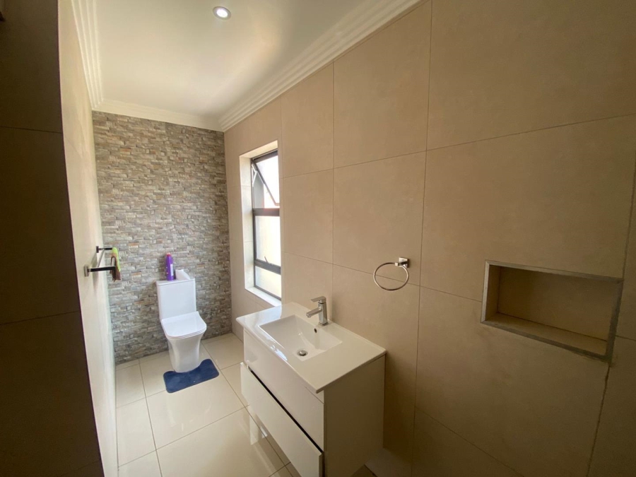 5 Bedroom Property for Sale in Sagewood Gauteng