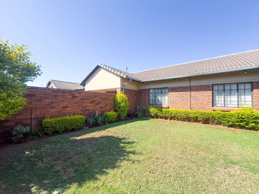 To Let 3 Bedroom Property for Rent in Equestria Gauteng