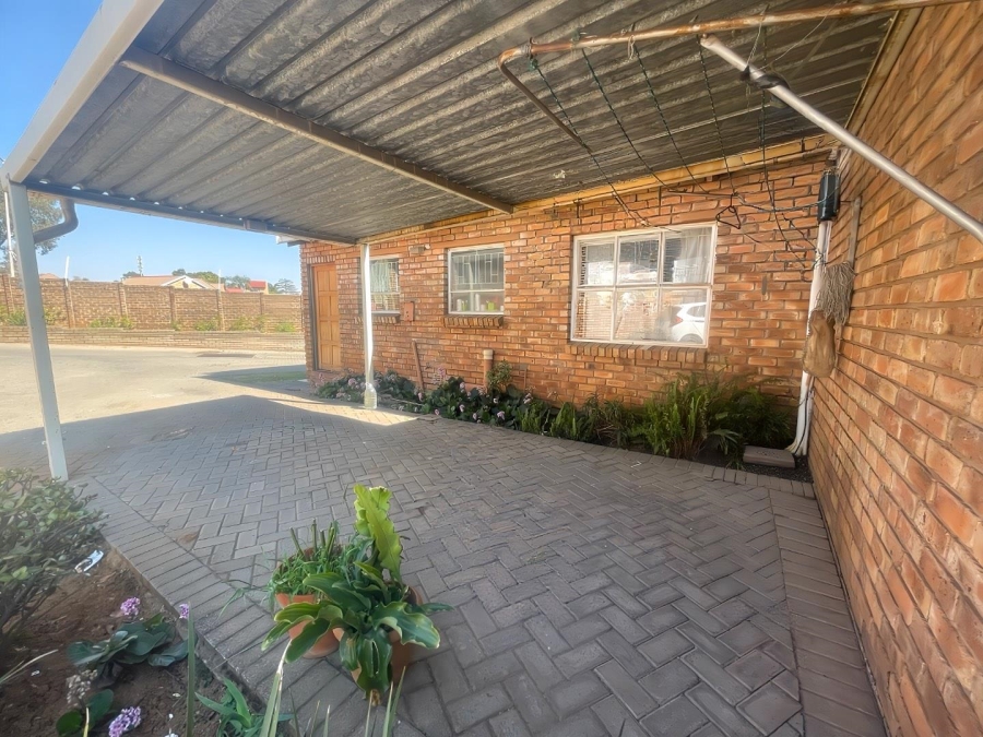 2 Bedroom Property for Sale in Terenure Gauteng