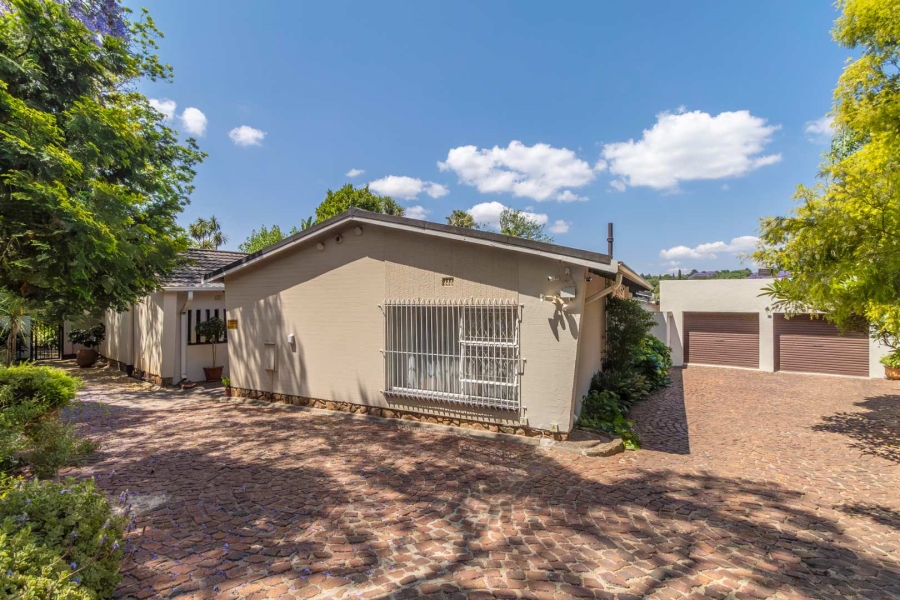 6 Bedroom Property for Sale in Robindale Gauteng