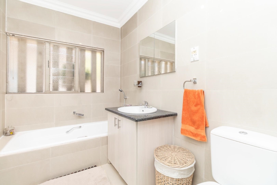 6 Bedroom Property for Sale in Robindale Gauteng