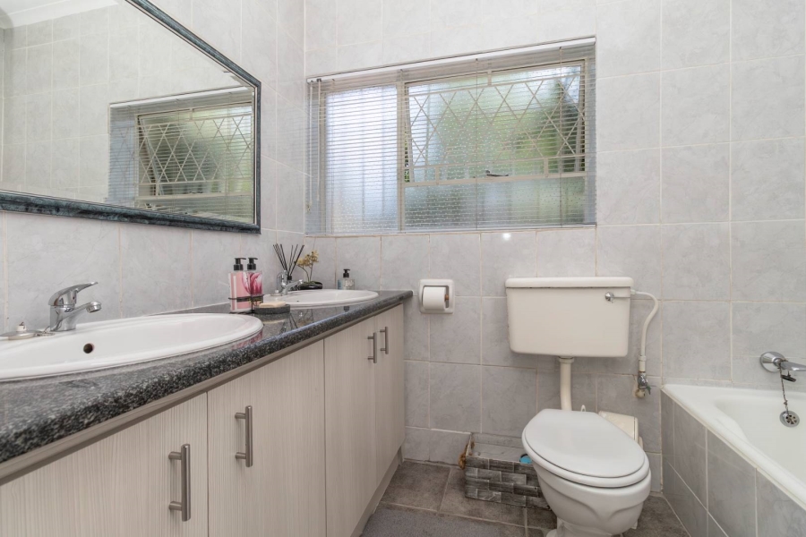 6 Bedroom Property for Sale in Robindale Gauteng