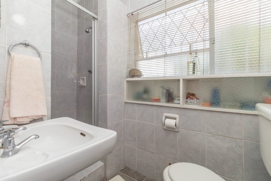 6 Bedroom Property for Sale in Robindale Gauteng