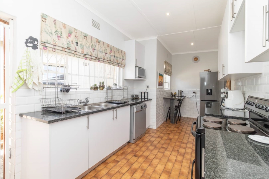 6 Bedroom Property for Sale in Robindale Gauteng