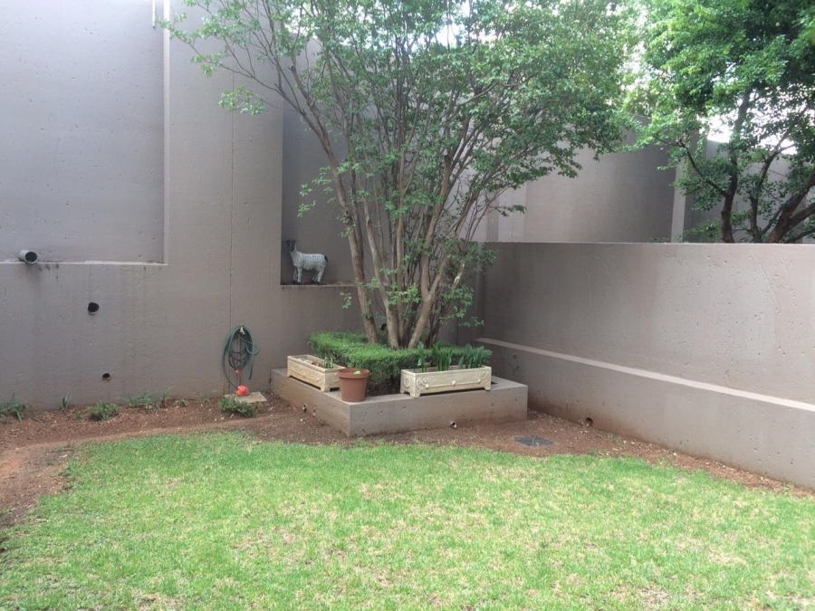To Let 1 Bedroom Property for Rent in Bryanston Gauteng