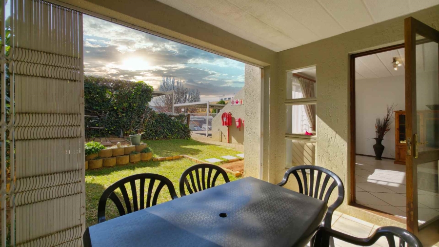 To Let 2 Bedroom Property for Rent in Illovo Gauteng